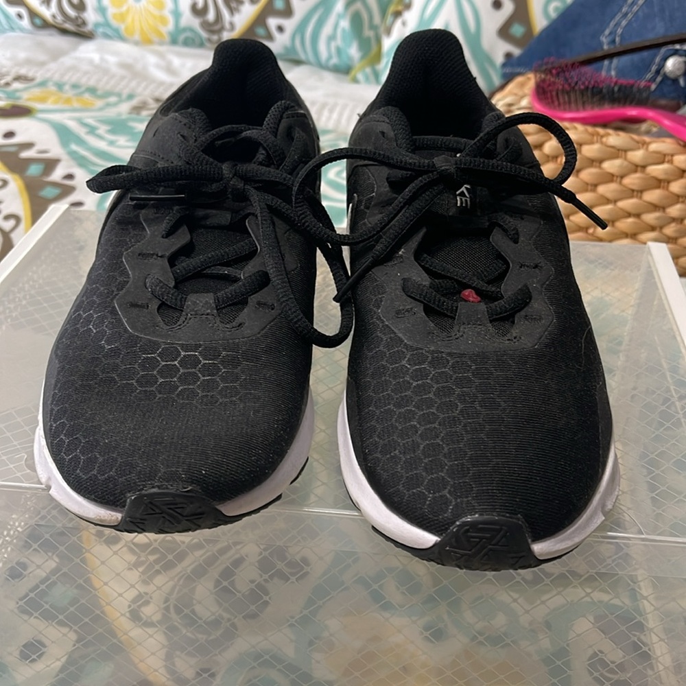 Nike - Picture 2 of 5